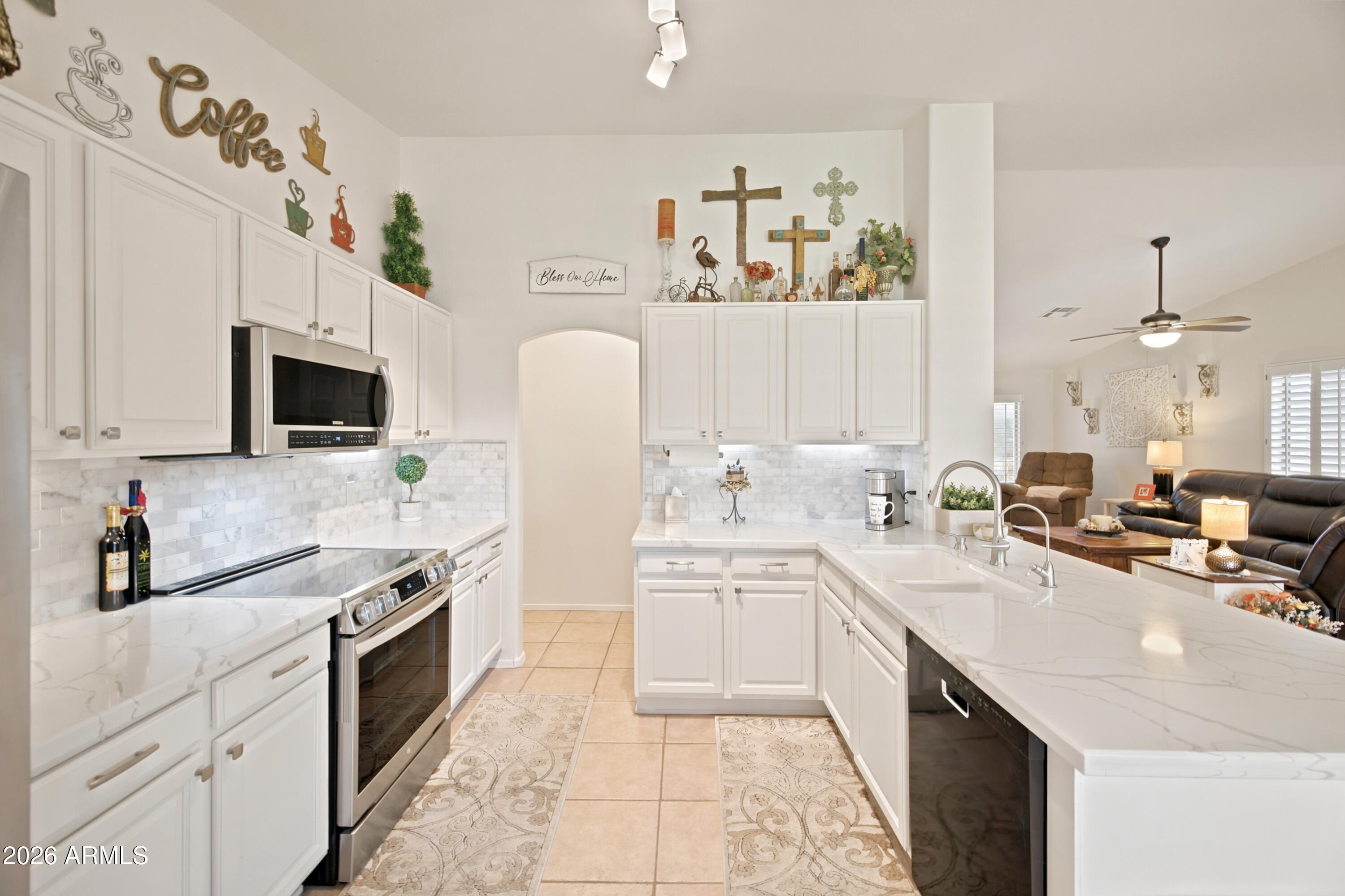 CRYSTAL MANOR - Residential