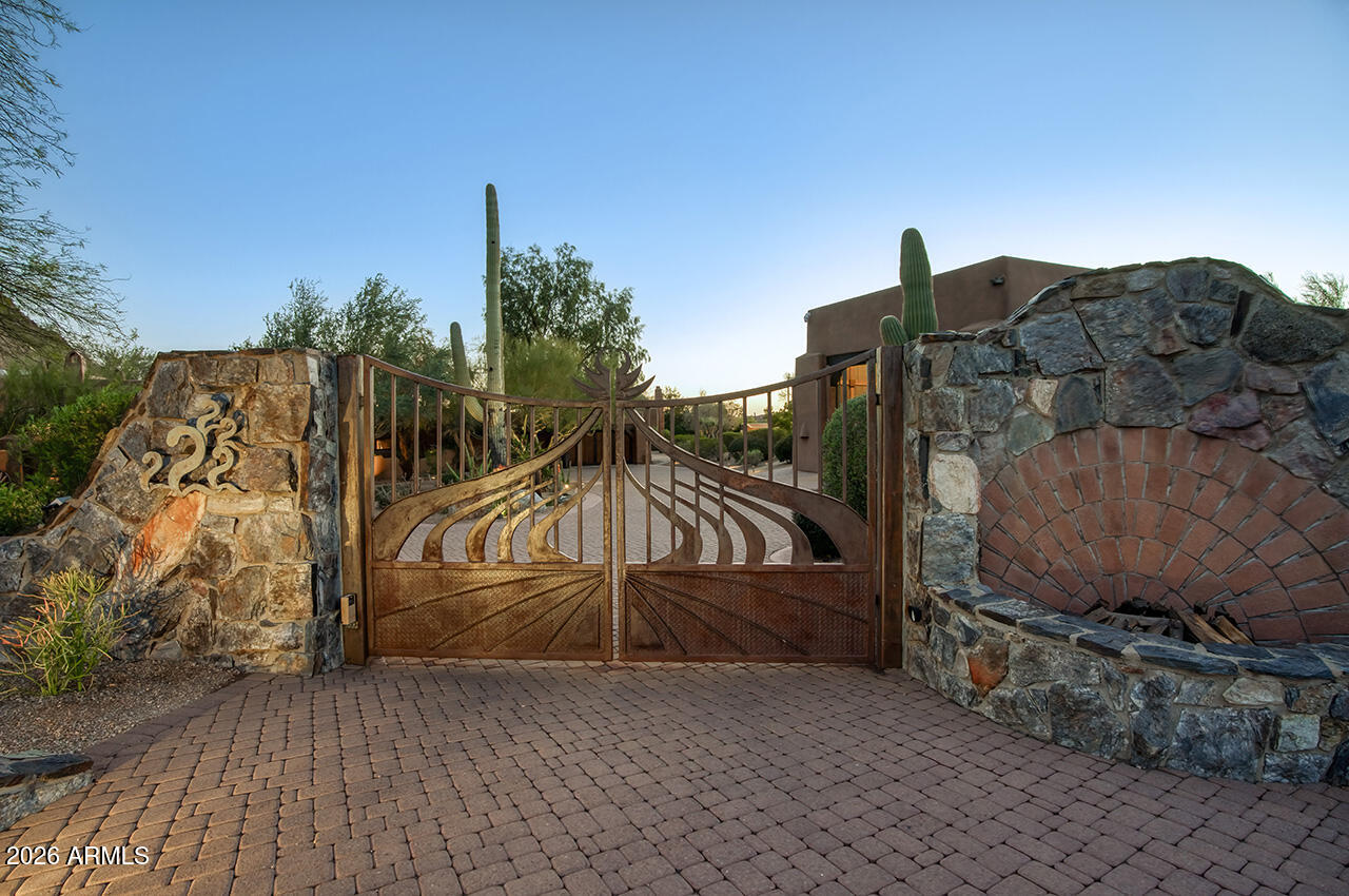 PINNACLE PEAK HEIGHTS - Residential