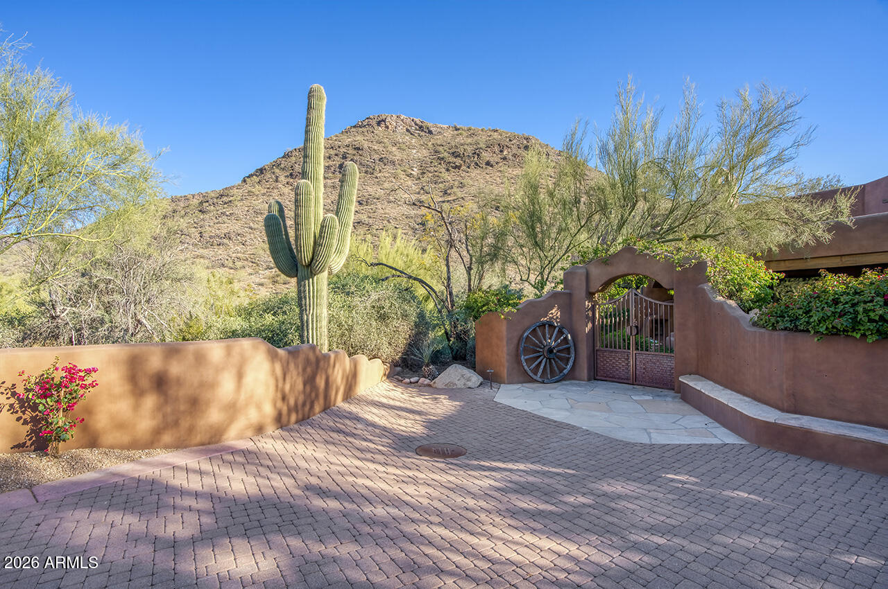 PINNACLE PEAK HEIGHTS - Residential