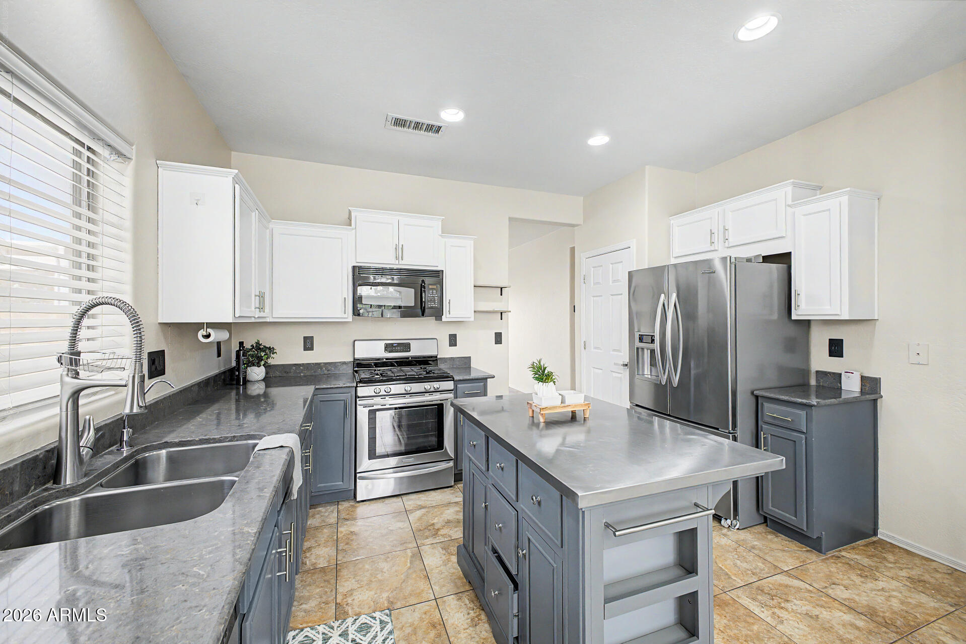 FESTIVAL FOOTHILLS - Residential