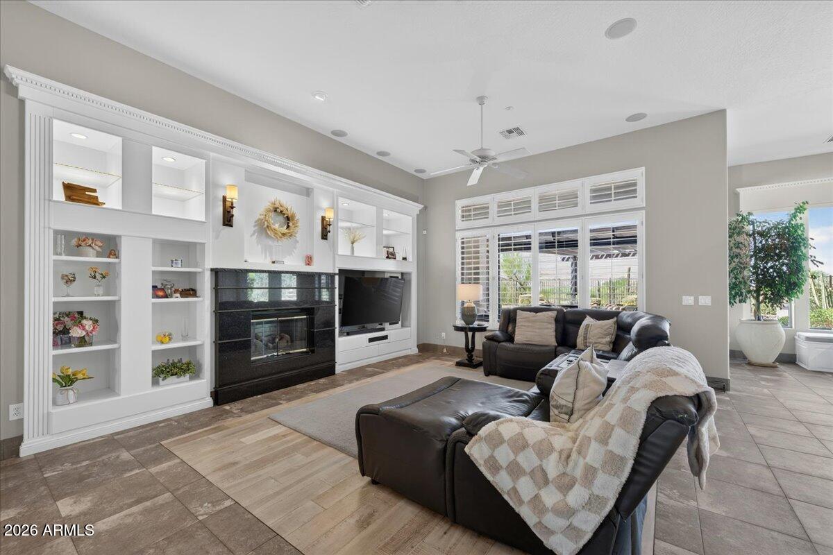 ANTHEM UNIT 24 - Residential