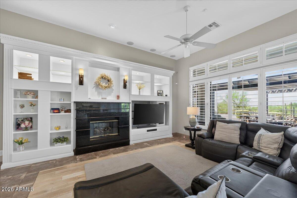 ANTHEM UNIT 24 - Residential