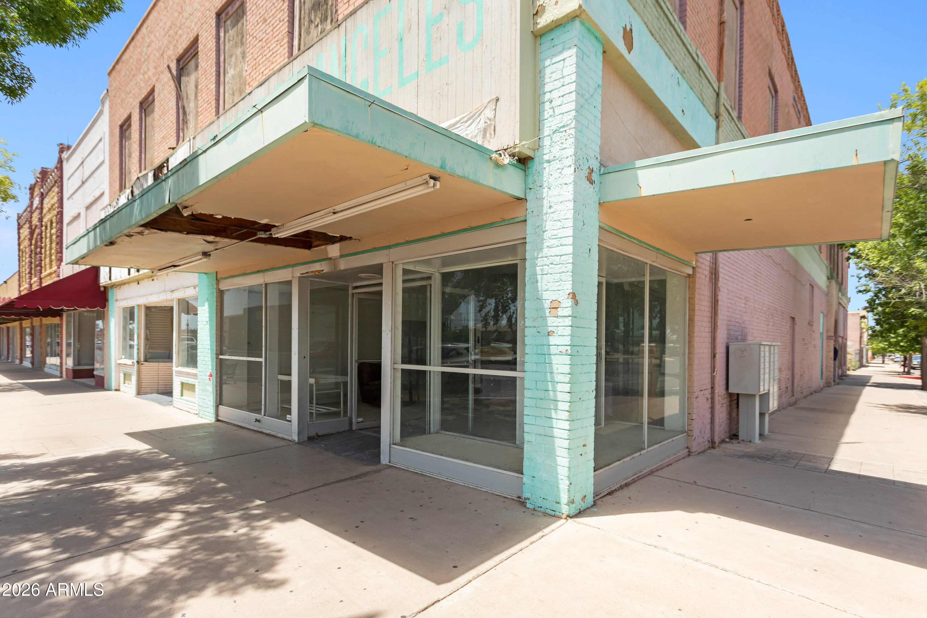 DOUGLAS - Commercial Sale