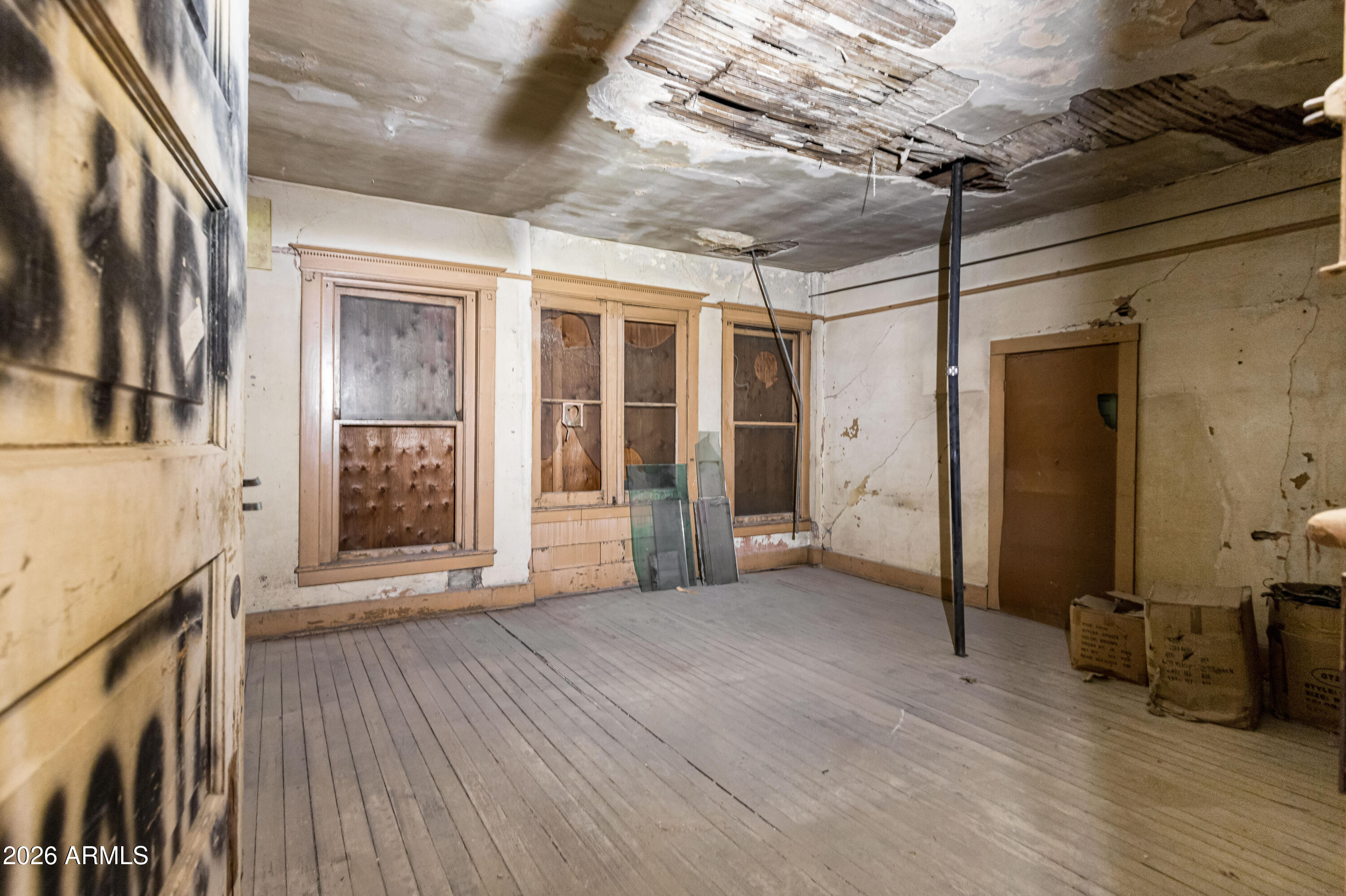DOUGLAS - Commercial Sale