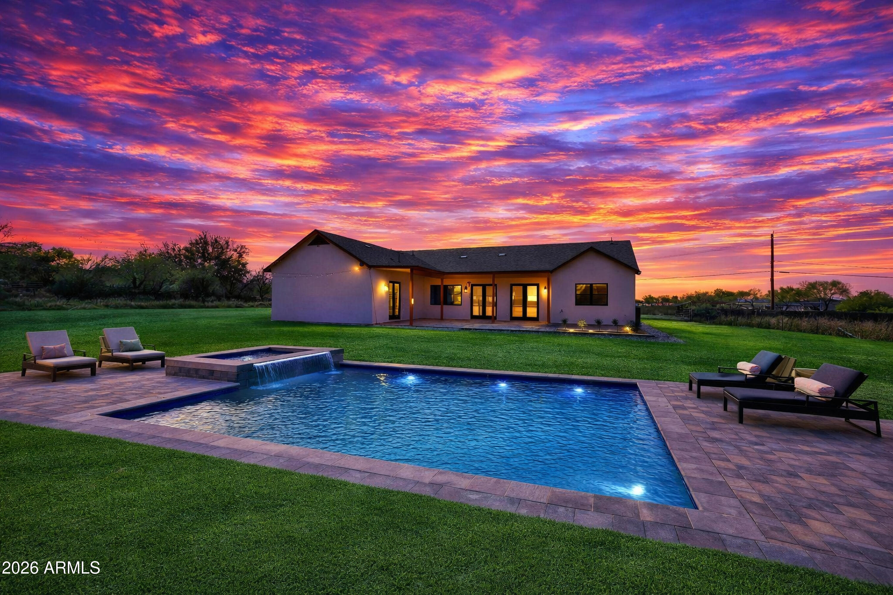 LAS LOMAS - Residential