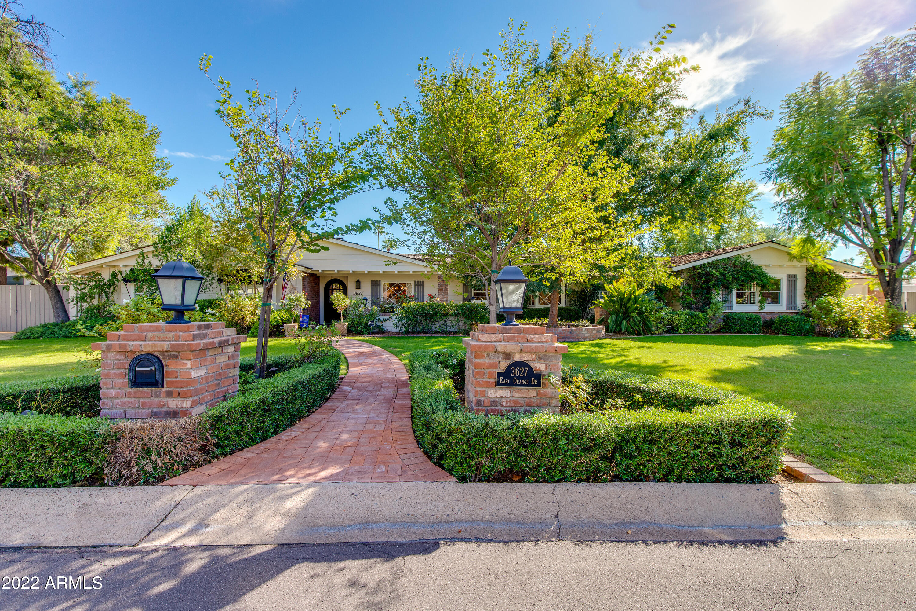 CAMELBACK VILLA 2 - Residential