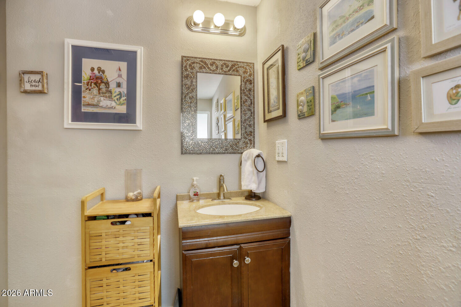 APACHE VILLA - Residential