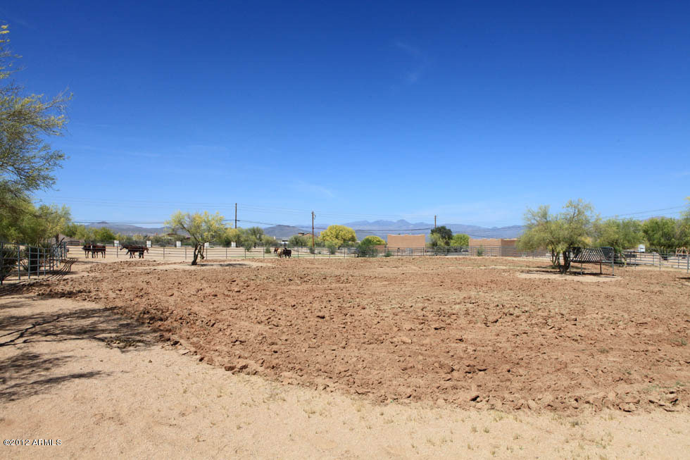 LOMA VISTA FARM SECTION A & B. 15 ACRE TRAINING FACILITY MAIN BARN, 2 ARENAS EQUIP. STORAGE MUST SEE - Residential