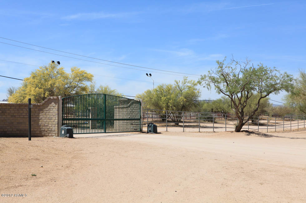 LOMA VISTA FARM SECTION A & B. 15 ACRE TRAINING FACILITY MAIN BARN, 2 ARENAS EQUIP. STORAGE MUST SEE - Residential