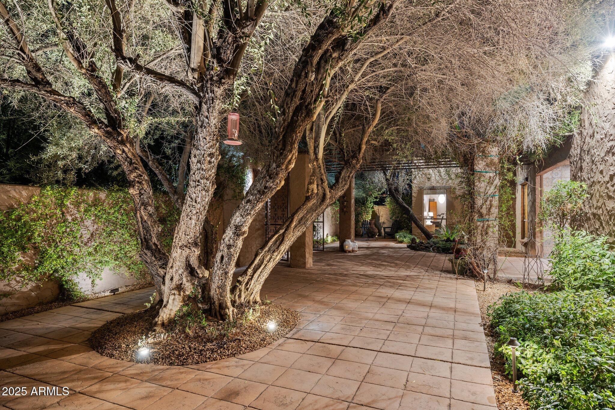 CAMELBACK COUNTRY CLUB ESTATES - Residential