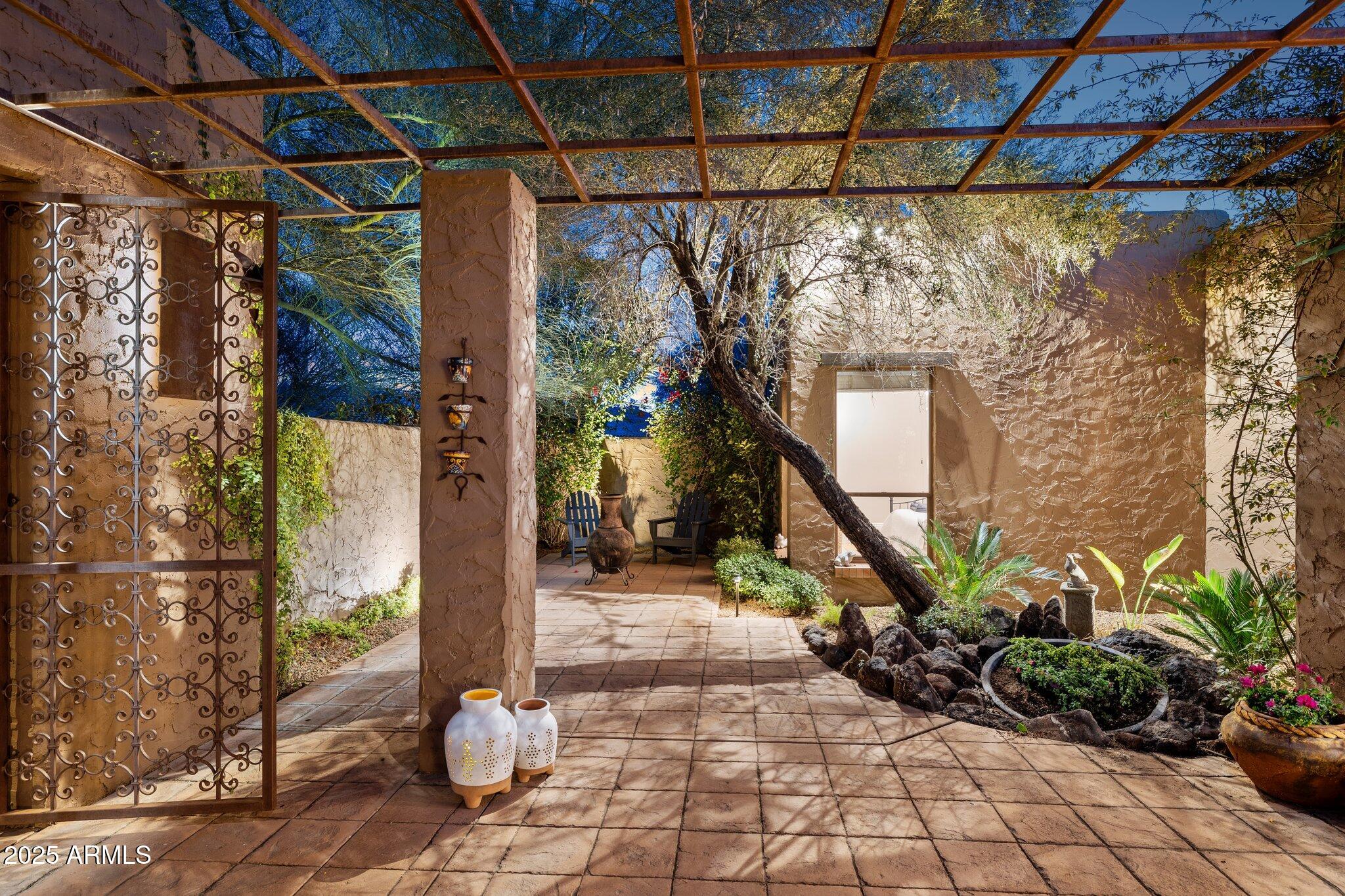 CAMELBACK COUNTRY CLUB ESTATES - Residential