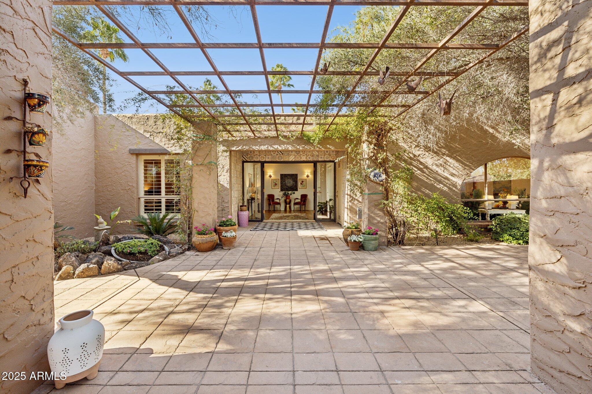 CAMELBACK COUNTRY CLUB ESTATES - Residential