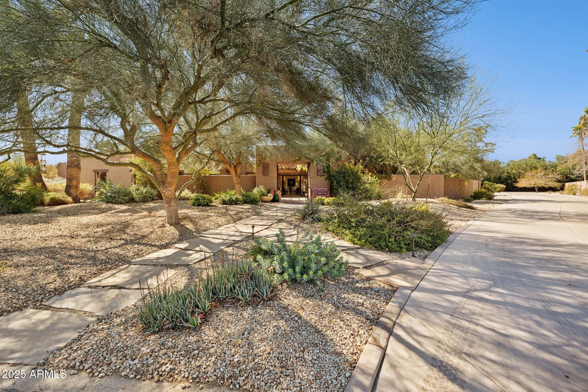 CAMELBACK COUNTRY CLUB ESTATES - Residential