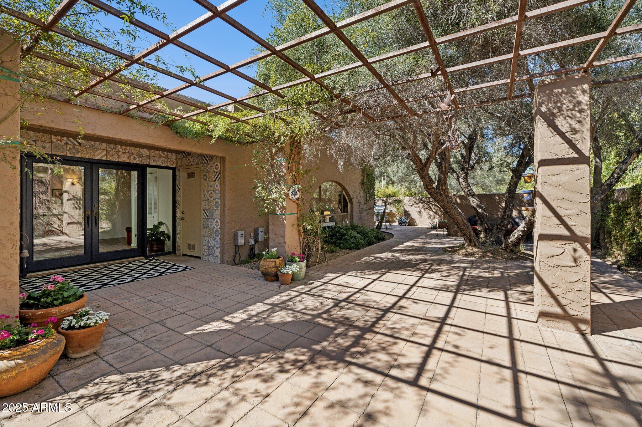 CAMELBACK COUNTRY CLUB ESTATES - Residential