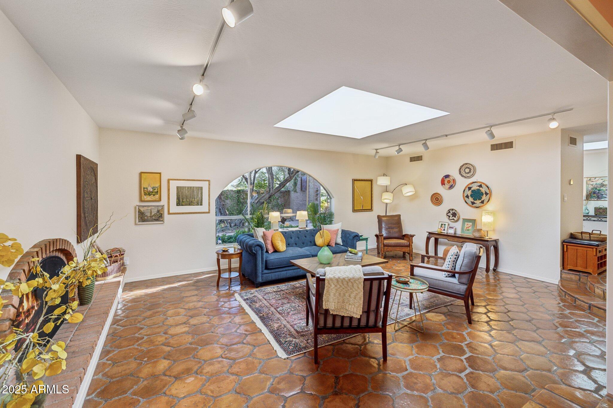 CAMELBACK COUNTRY CLUB ESTATES - Residential