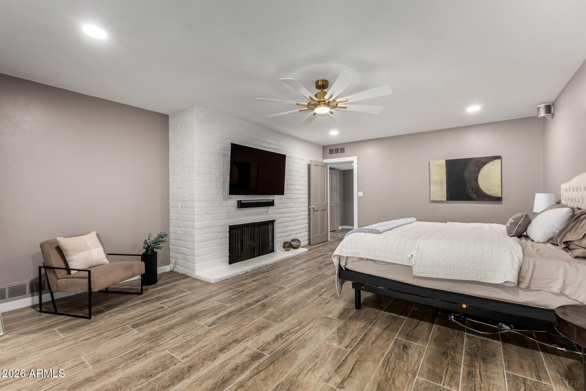 CAREFREE TOO - Residential