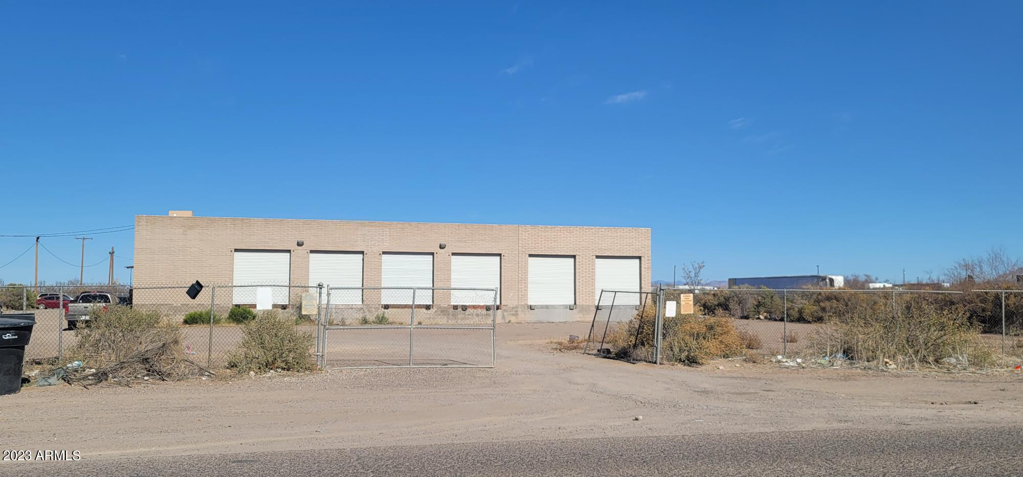 12 dock warehouse in good conditions, with an office and bathroom. Ready for the transportation and warehousing business. It has a 2 acre lot, all fenced, big enough for several trailers to park.