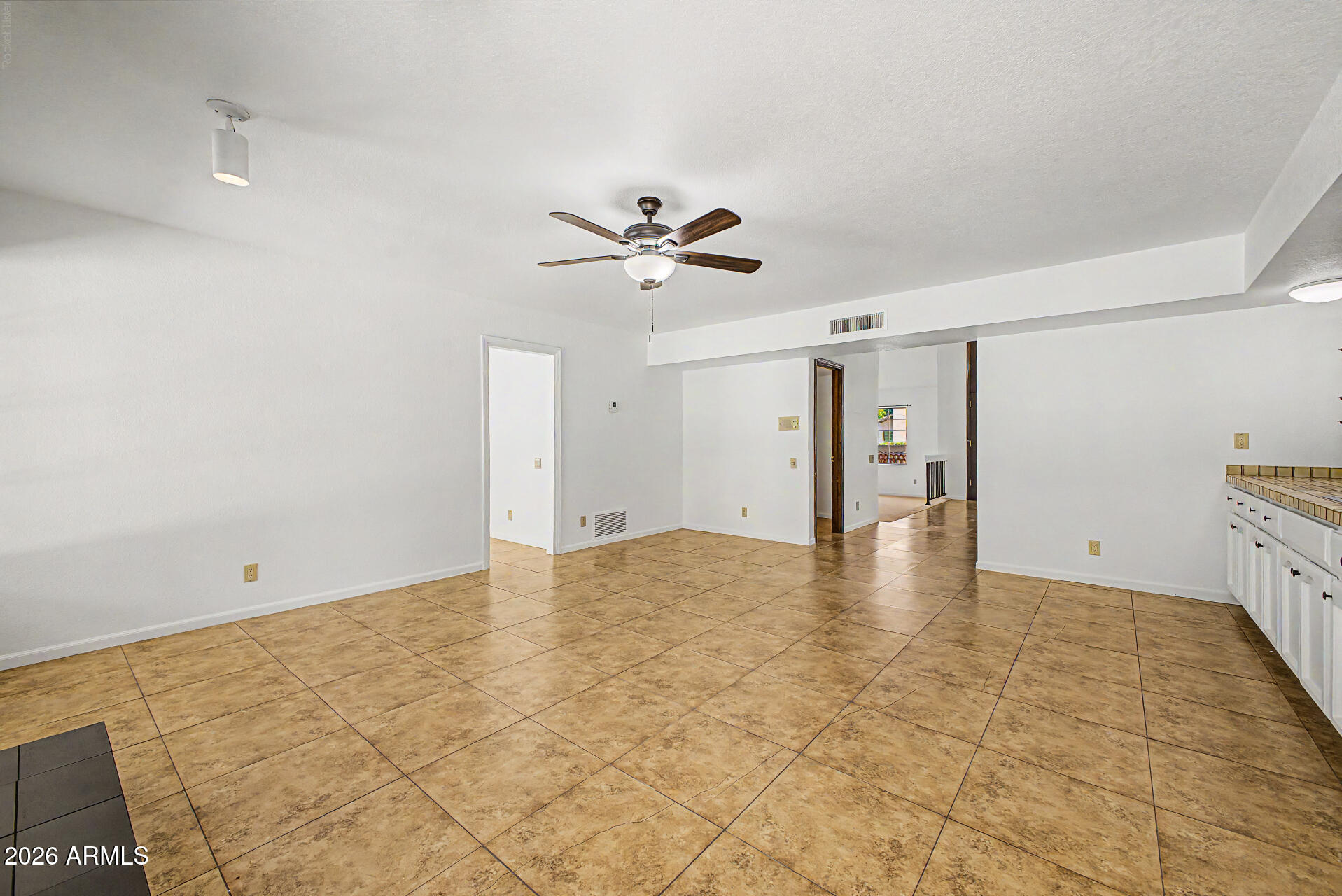 PARADISE PARK MANOR 2 - Residential