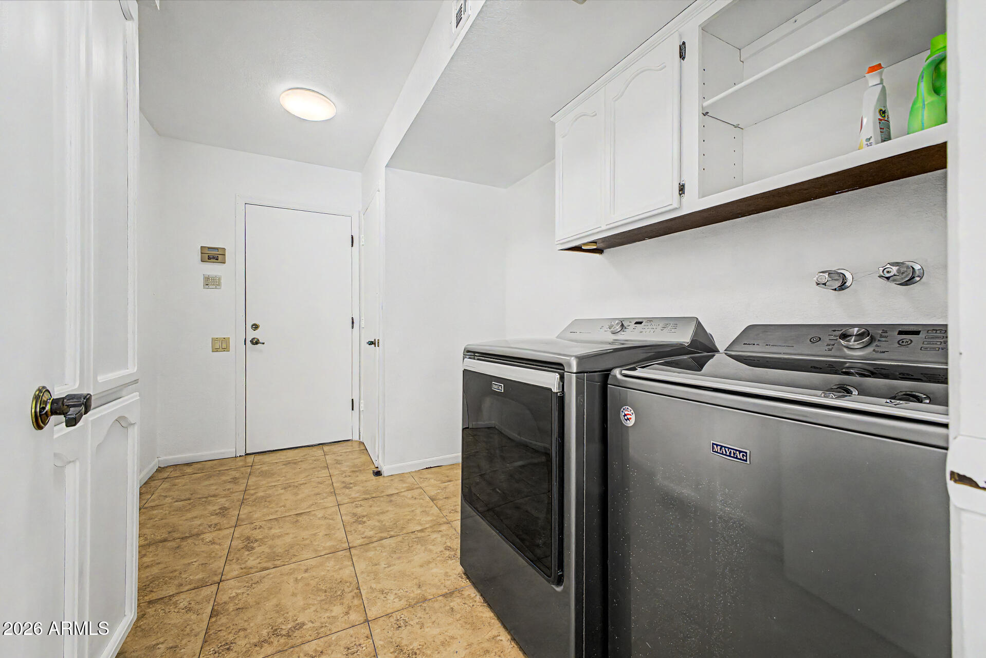 PARADISE PARK MANOR 2 - Residential