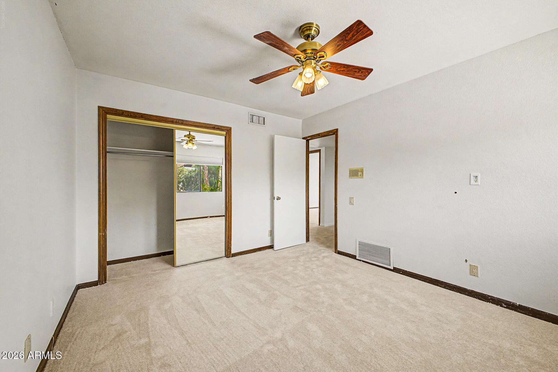 PARADISE PARK MANOR 2 - Residential