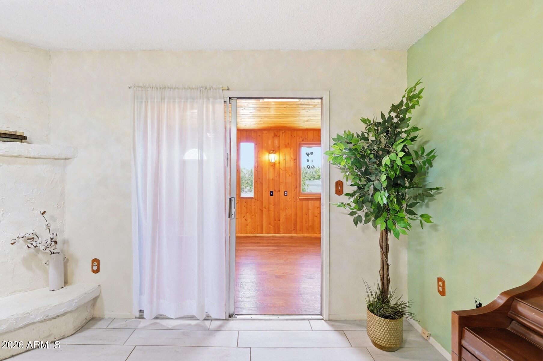 TOWN & COUNTRY ESTATES - Residential