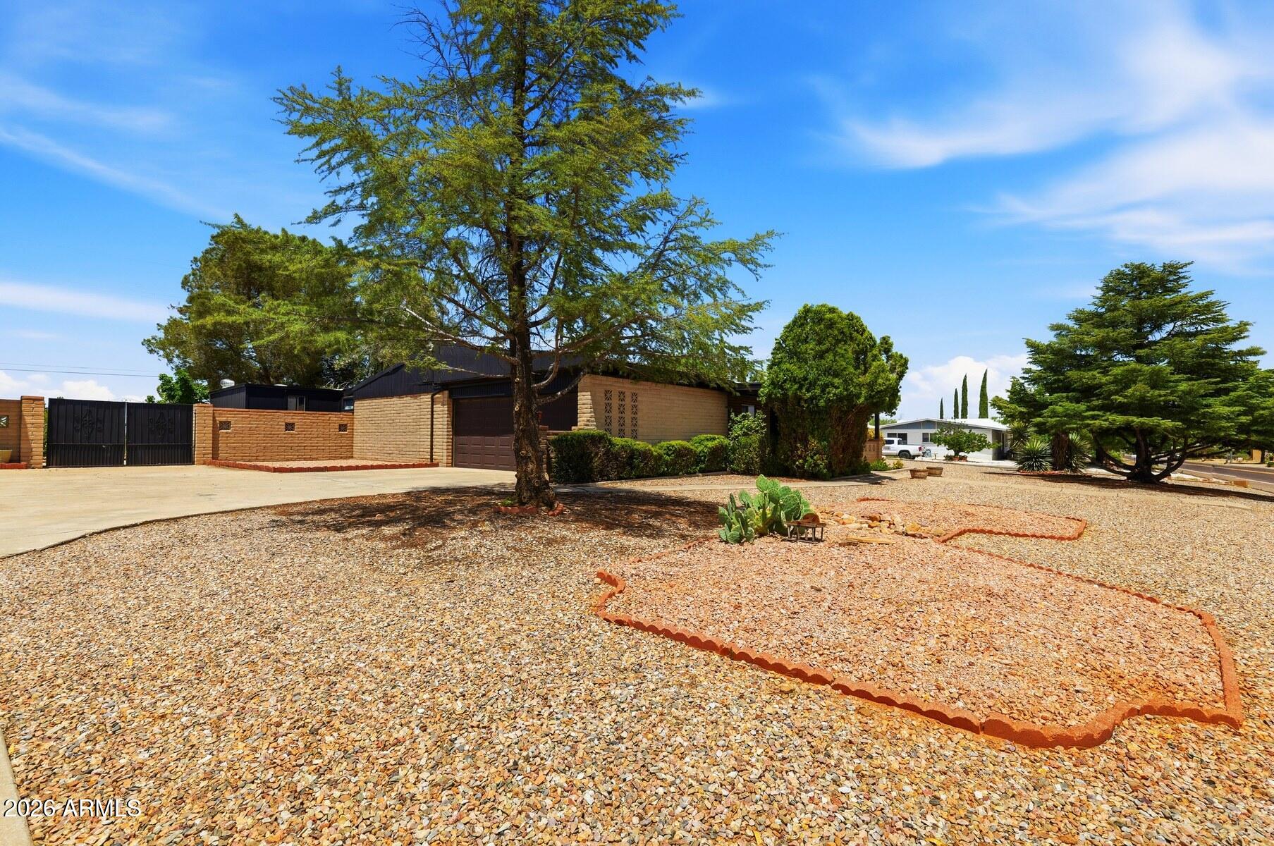 TOWN & COUNTRY ESTATES - Residential
