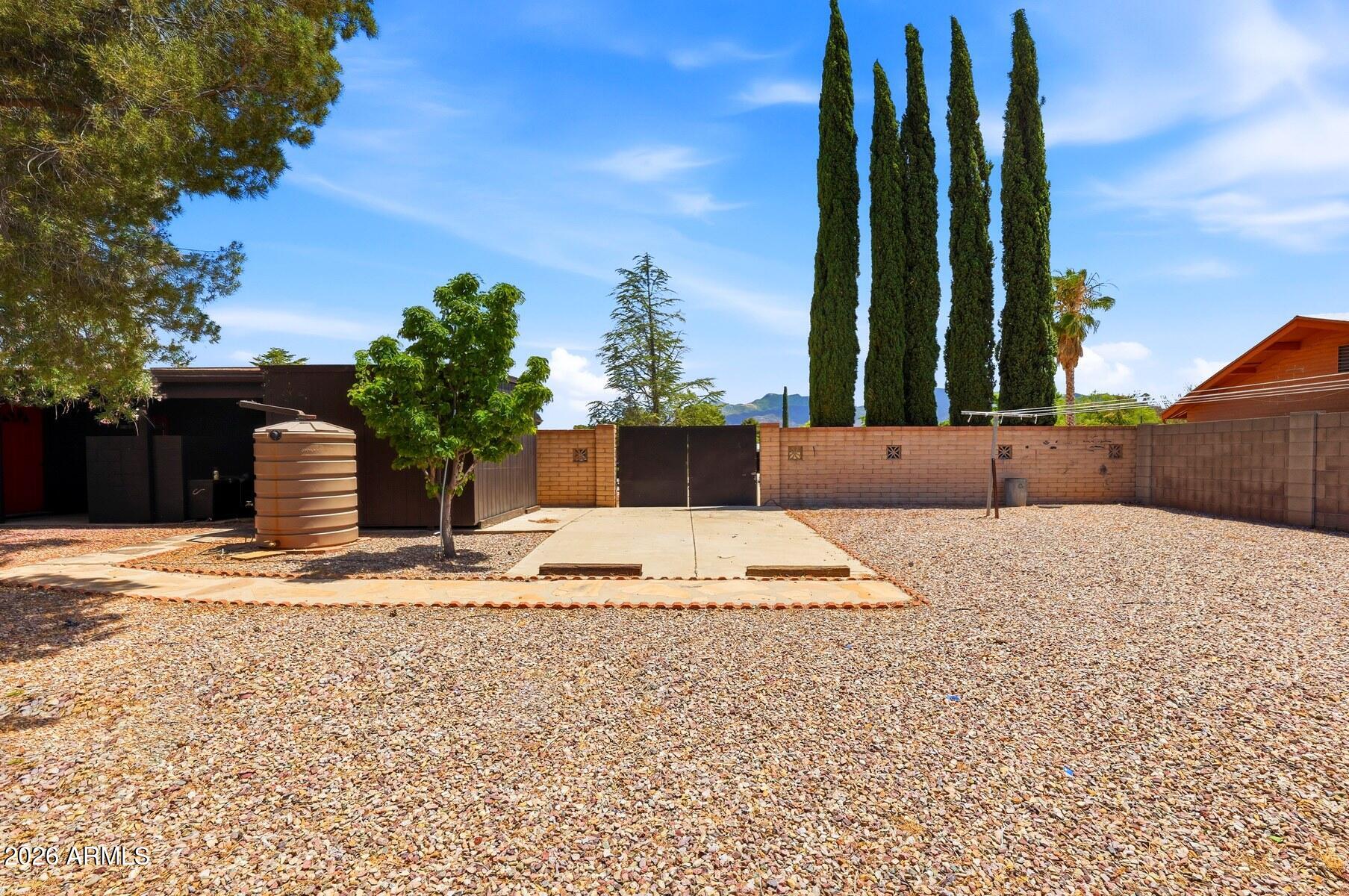 TOWN & COUNTRY ESTATES - Residential