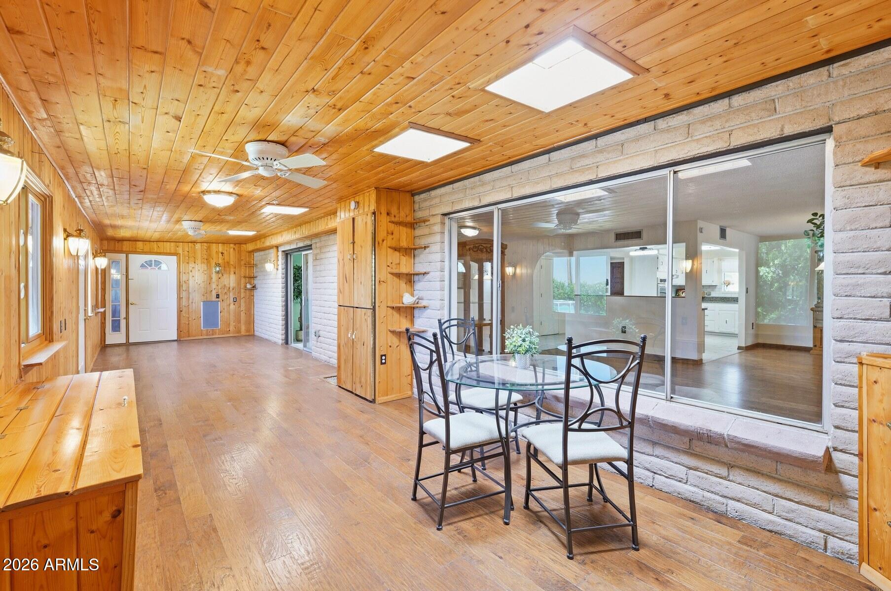 TOWN & COUNTRY ESTATES - Residential