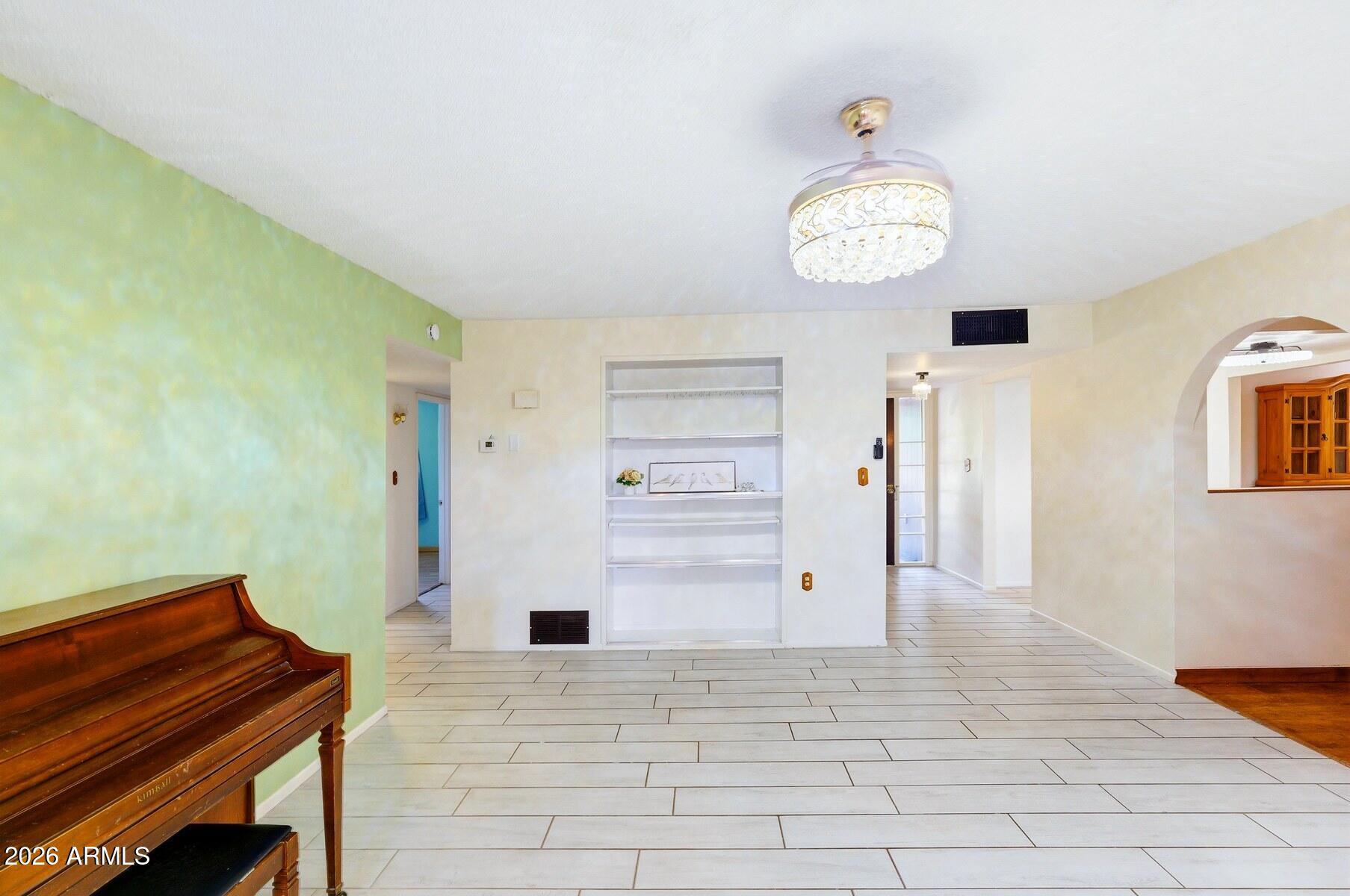TOWN & COUNTRY ESTATES - Residential