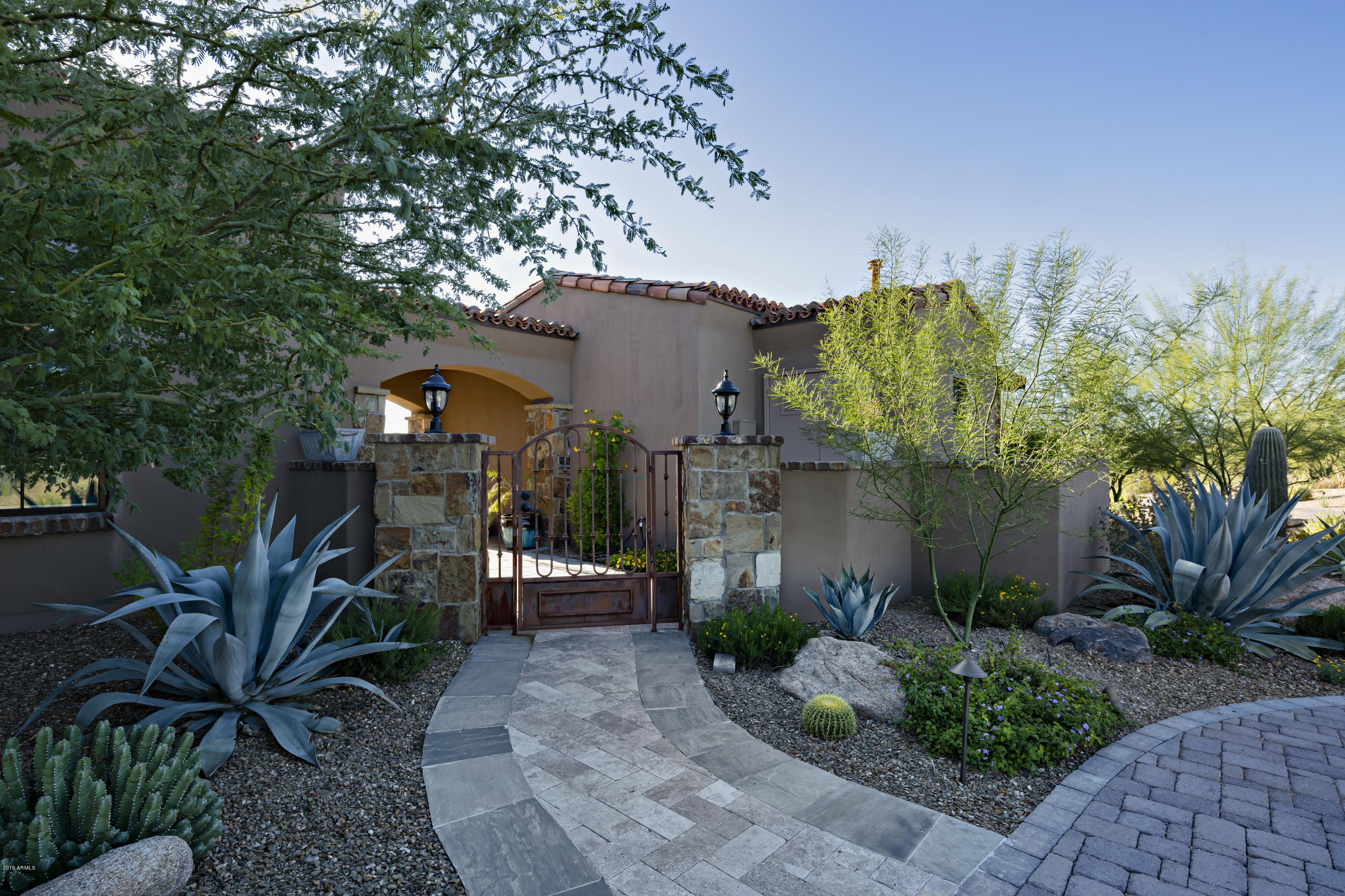 WHISPER ROCK UNIT 3 - Residential