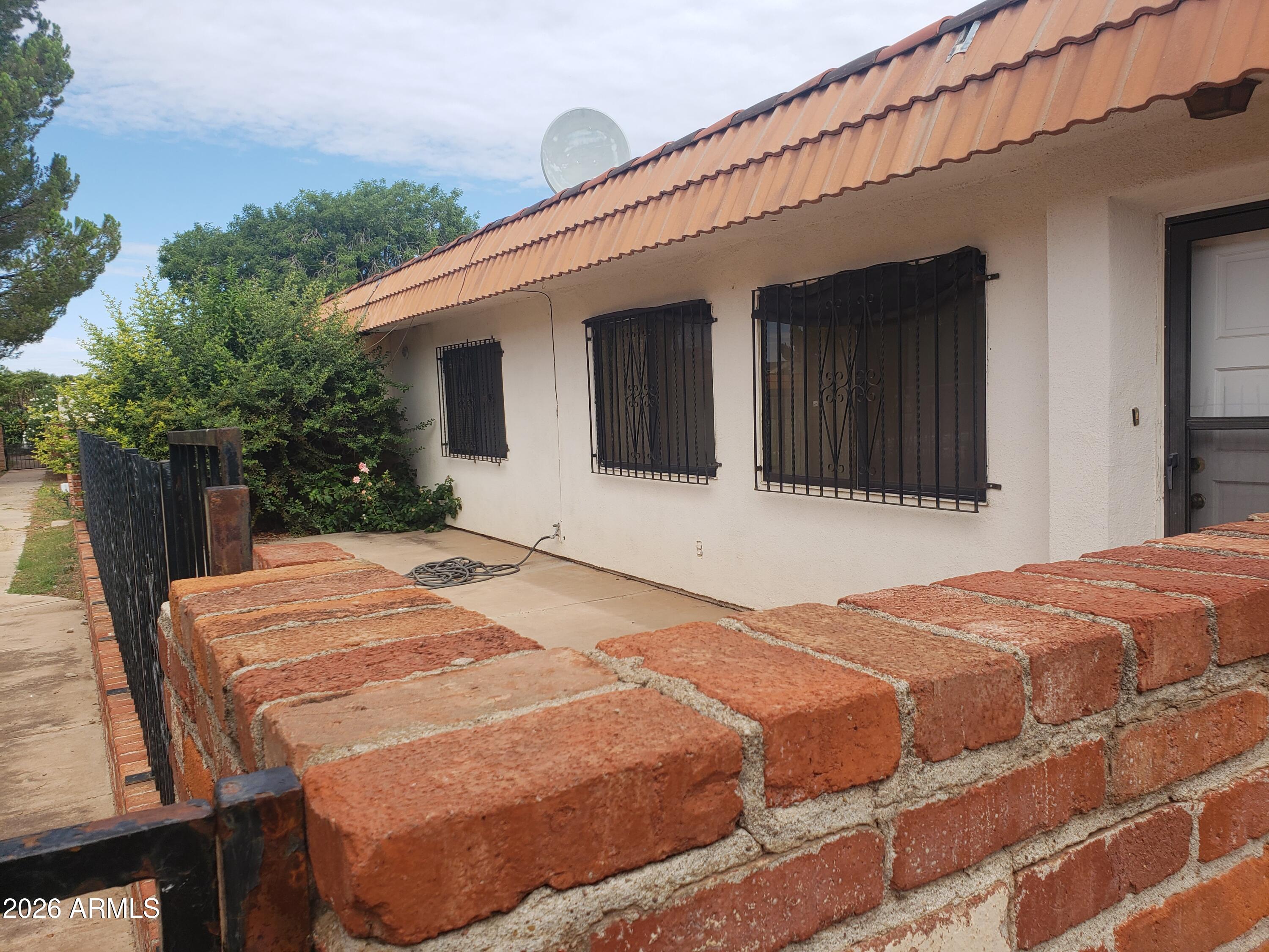 This spacious well maintained 2 Bedroom 2 Bath Townhome is situated in Geronimo Trail Townhouses.  It features a Spacious Living Room, Nice kitchen with appliances included, Cozy back patio for evening relaxation.