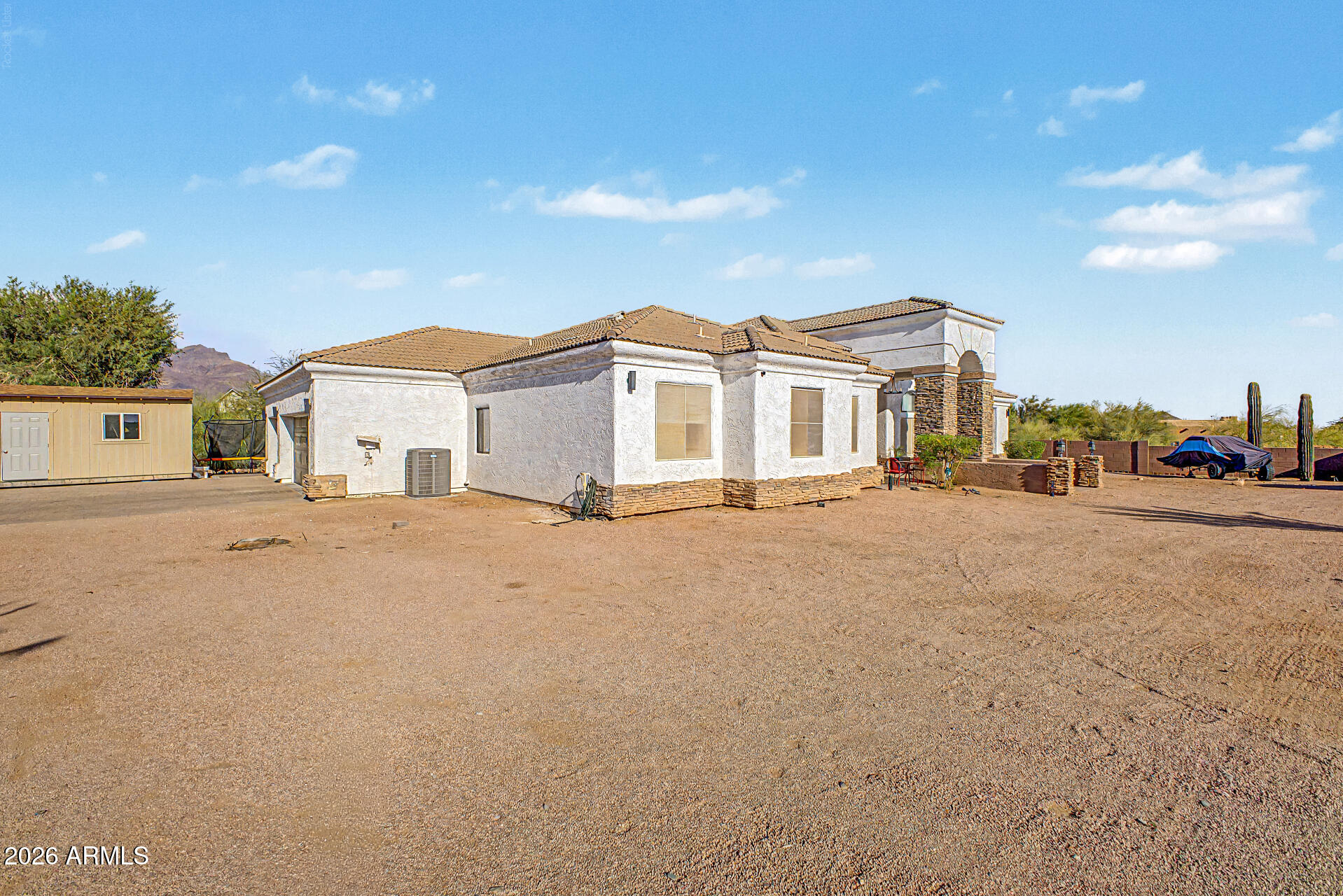 COM @ SW COR OF THE NW SE SW OF SEC 24-1N-8E TH N- - Residential