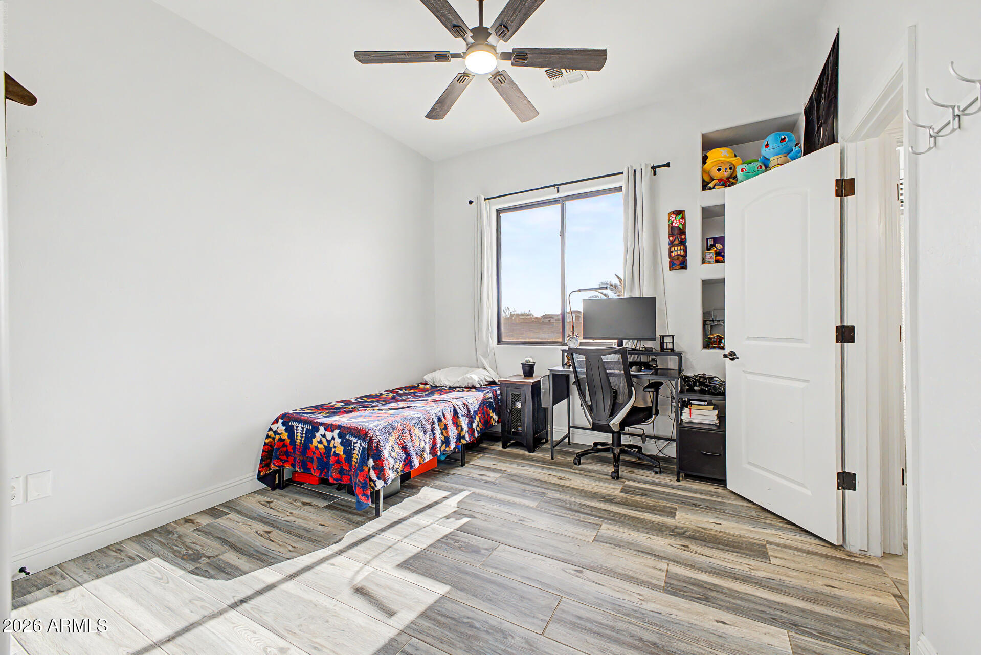 COM @ SW COR OF THE NW SE SW OF SEC 24-1N-8E TH N- - Residential