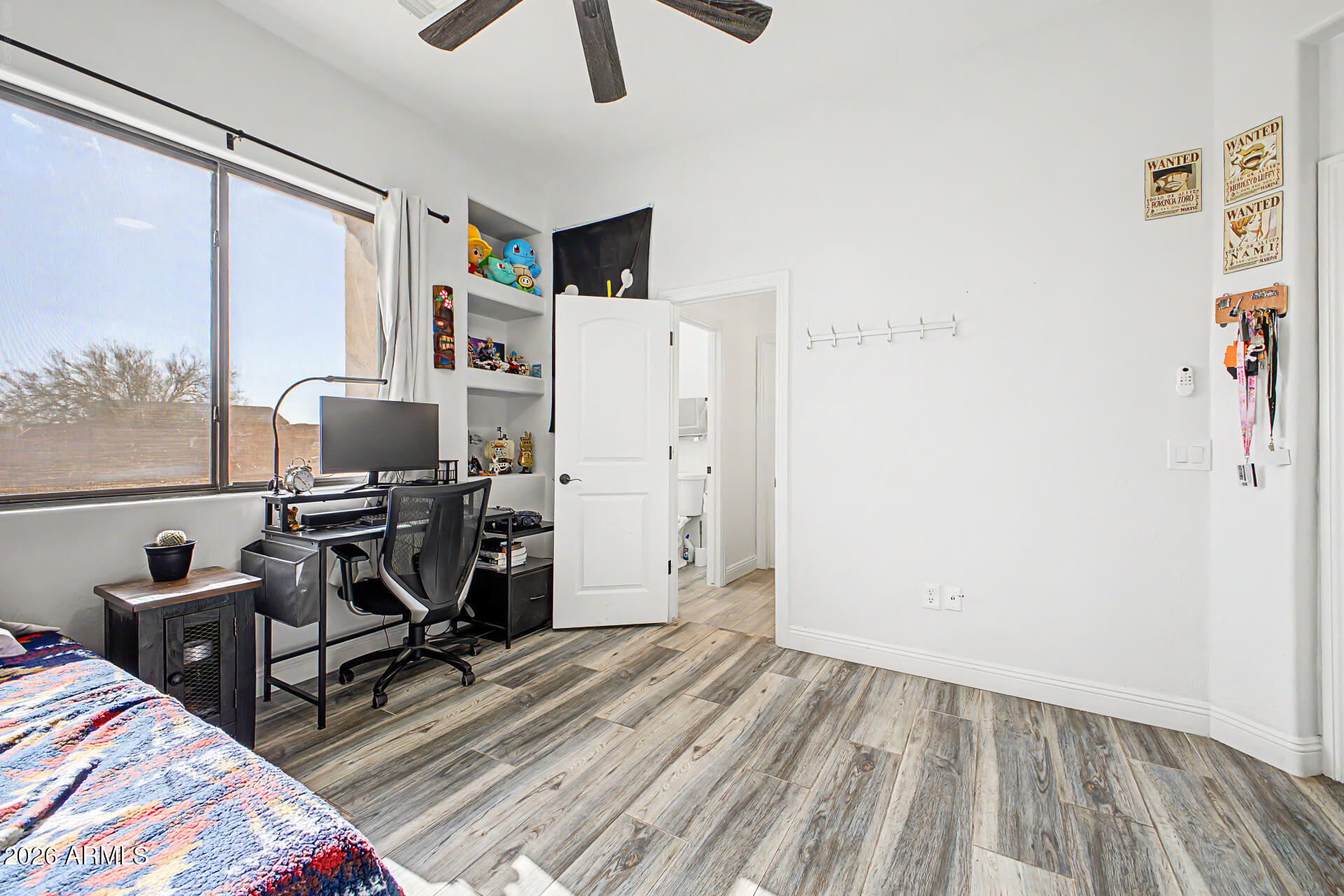 COM @ SW COR OF THE NW SE SW OF SEC 24-1N-8E TH N- - Residential