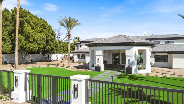 ARCADIA MANORS - Residential