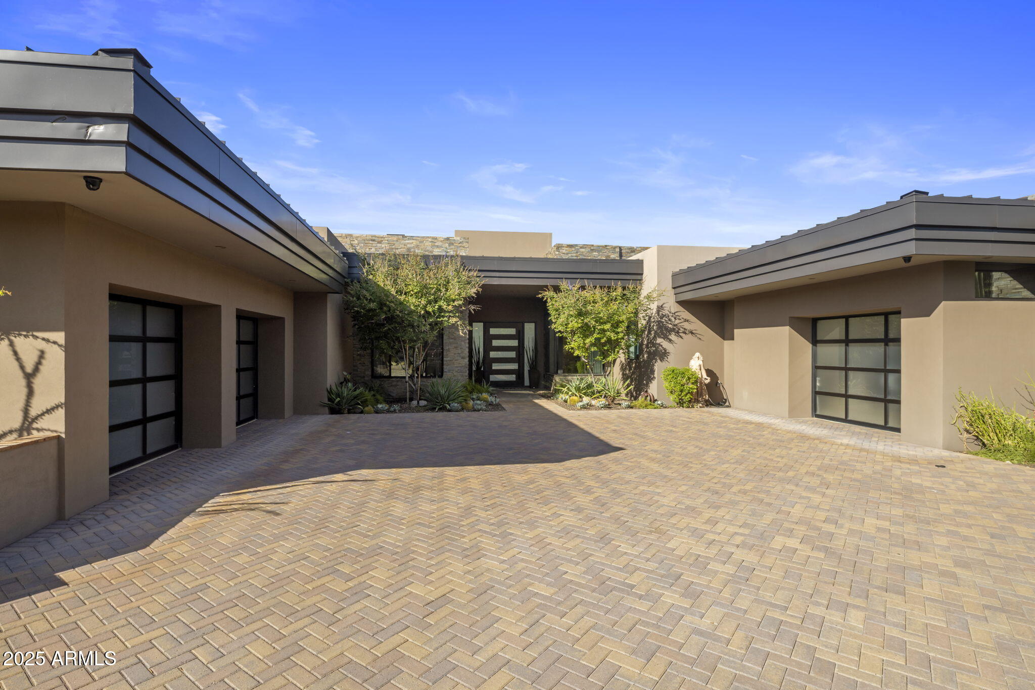 ESTANCIA - Residential