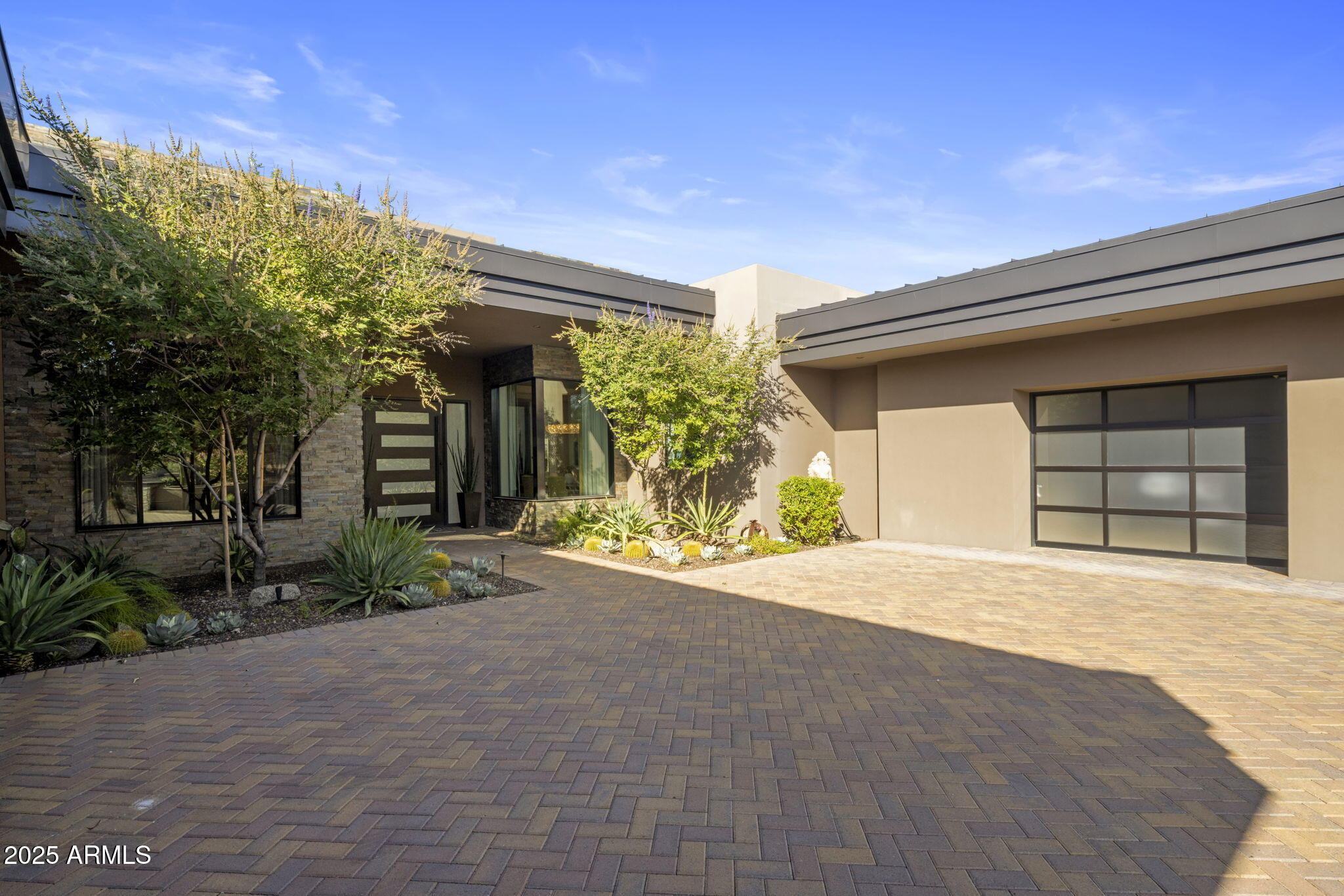 ESTANCIA - Residential