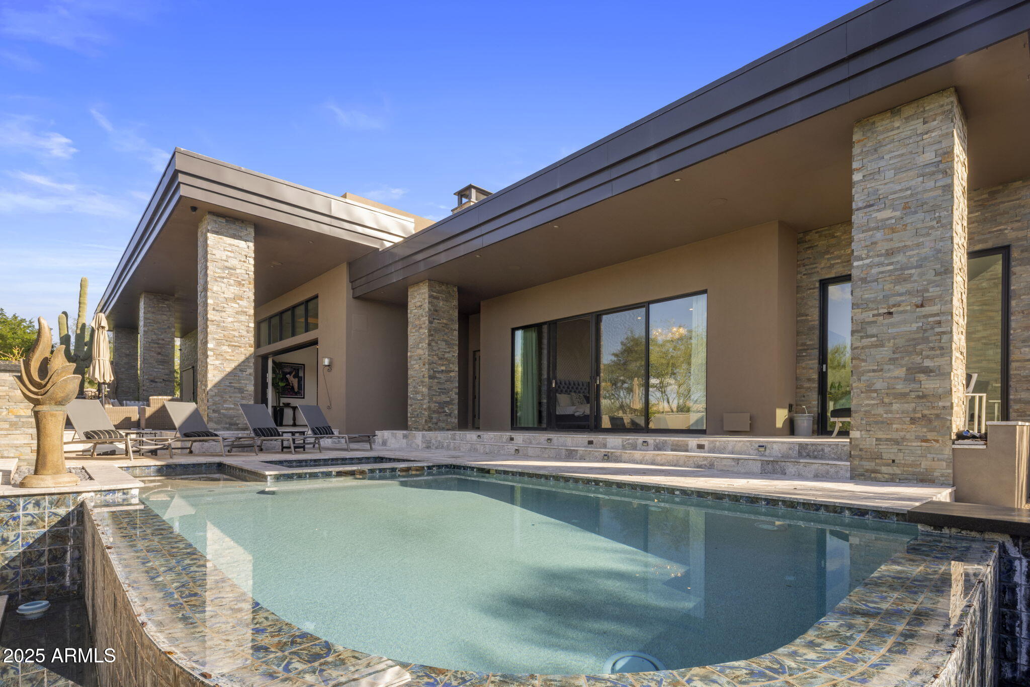 ESTANCIA - Residential