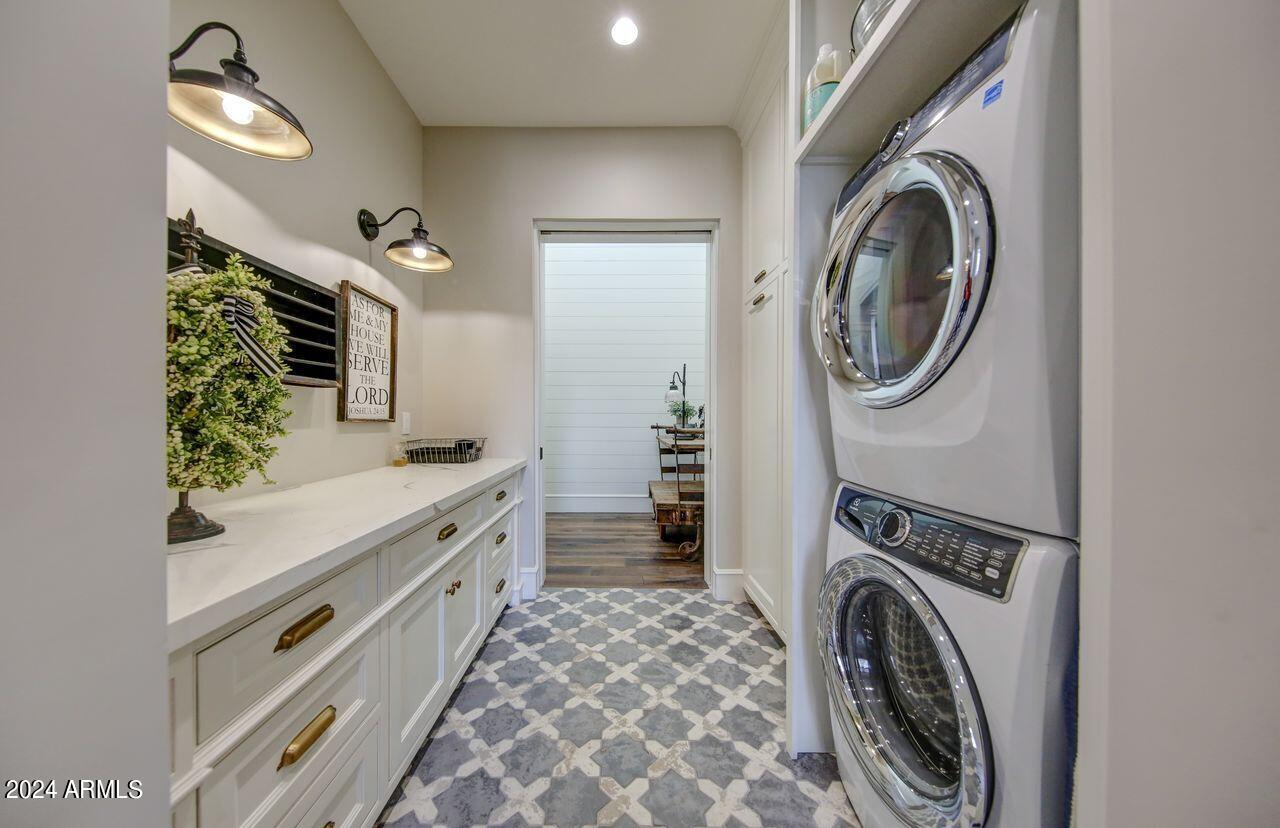 SAWYER ESTATES - Residential