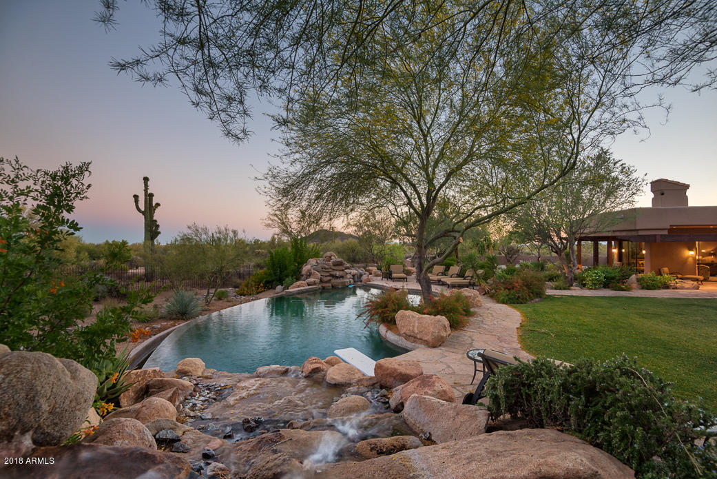 WHISPER ROCK - Residential