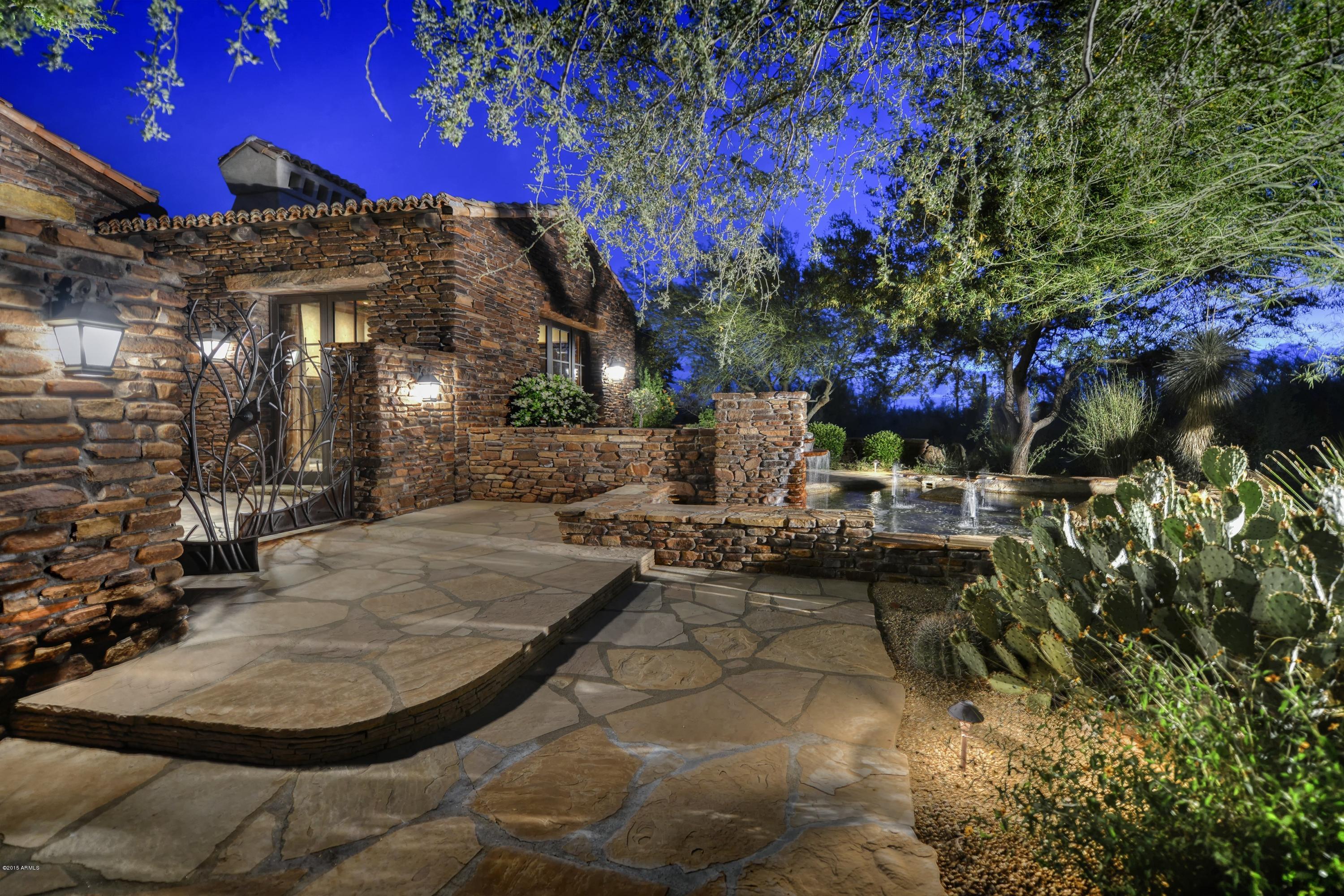 WHISPER ROCK - Residential