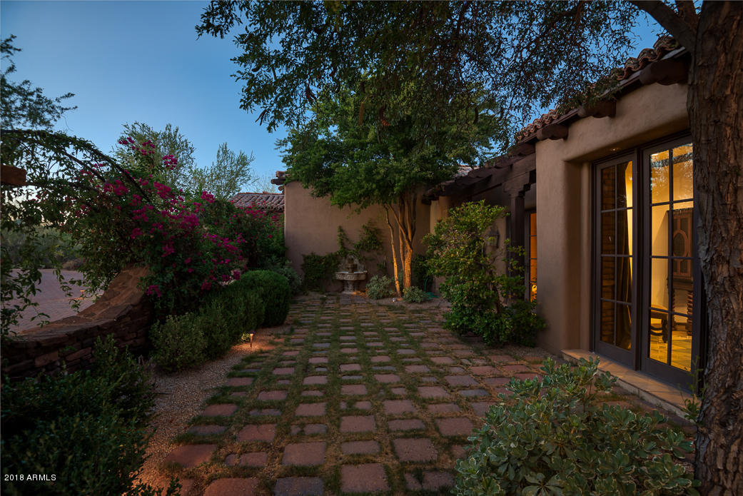 WHISPER ROCK - Residential