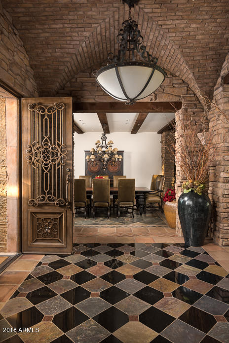 WHISPER ROCK - Residential