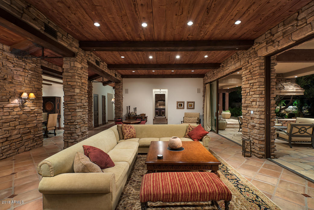 WHISPER ROCK - Residential
