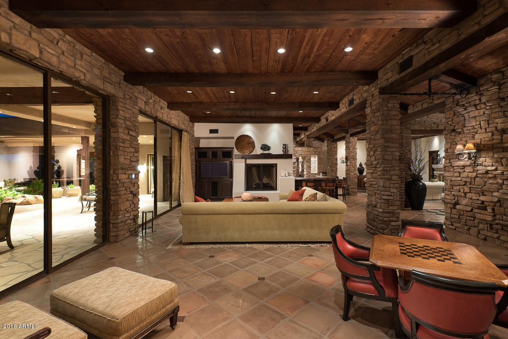WHISPER ROCK - Residential