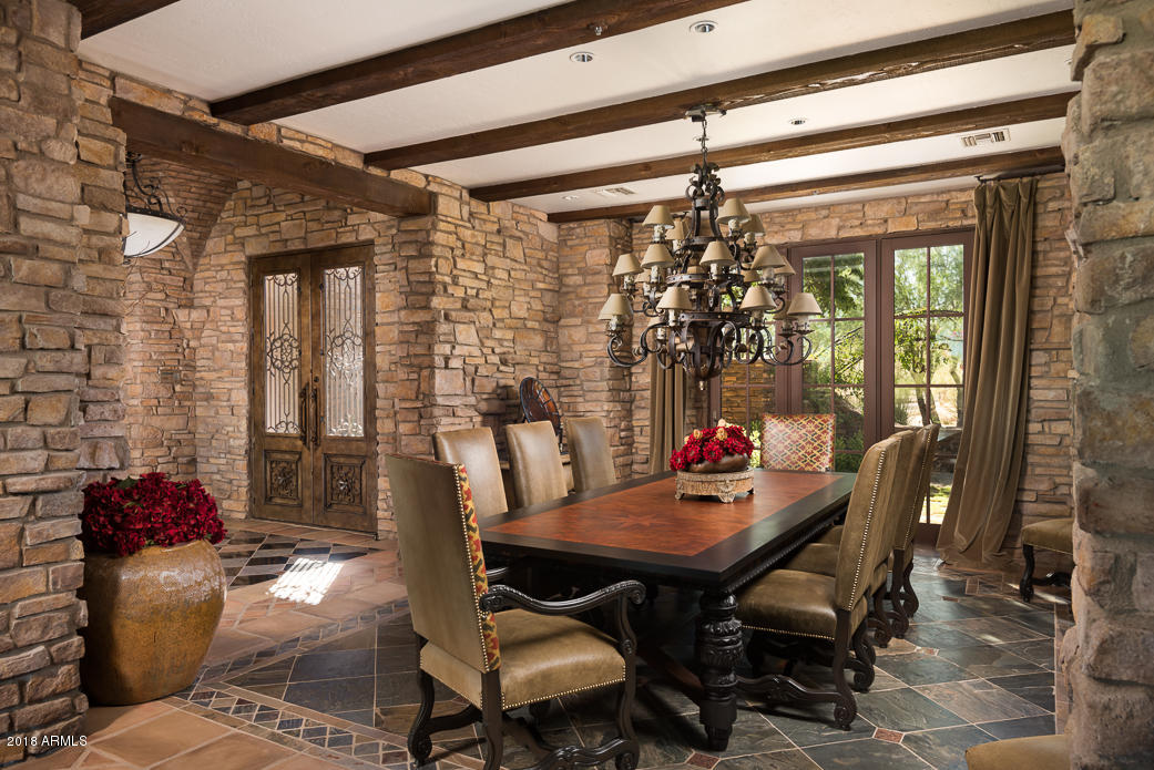 WHISPER ROCK - Residential