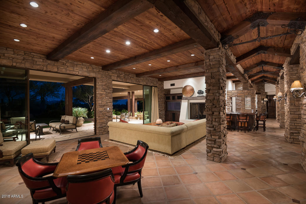 WHISPER ROCK - Residential