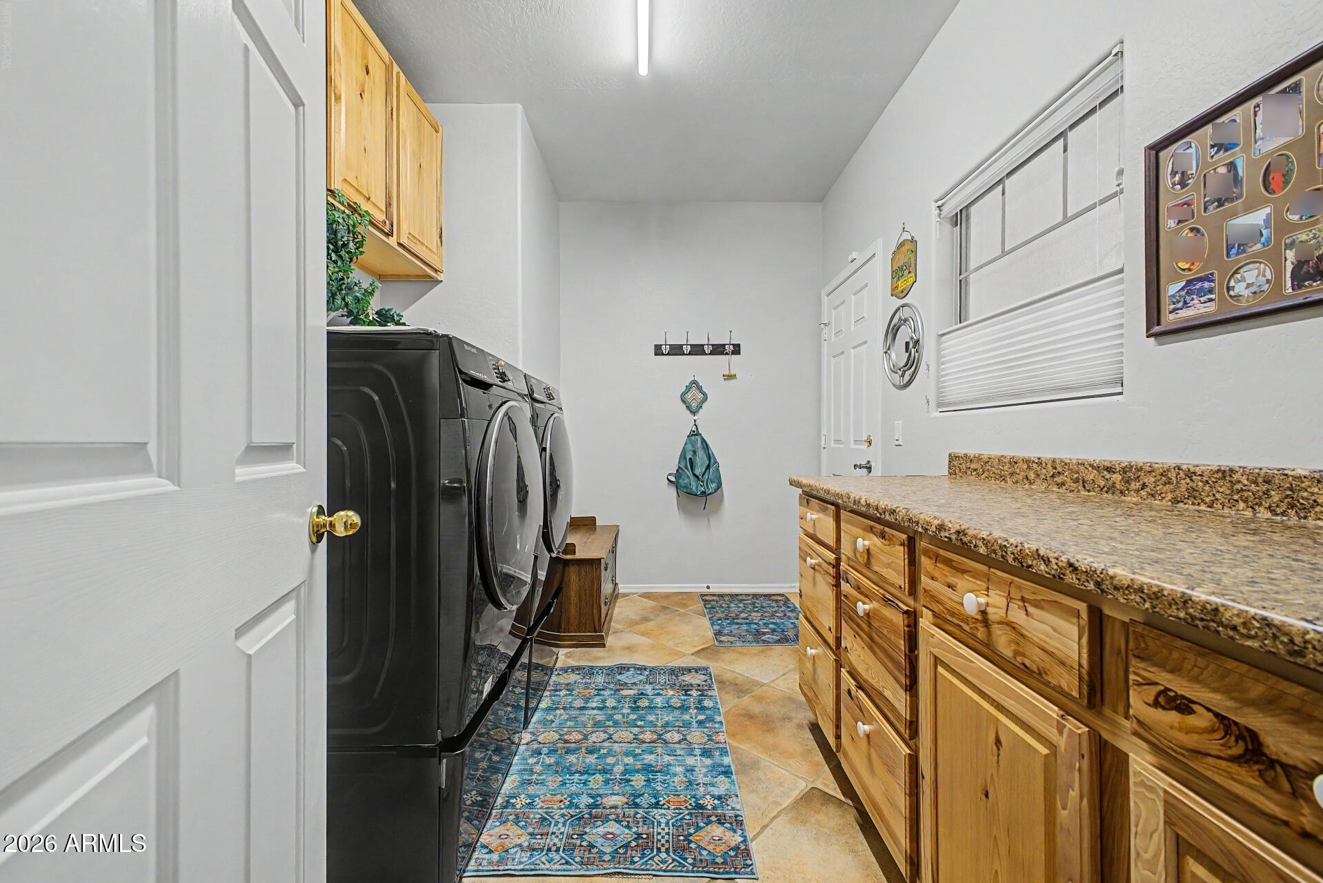 QUEENLAND MANOR - Residential