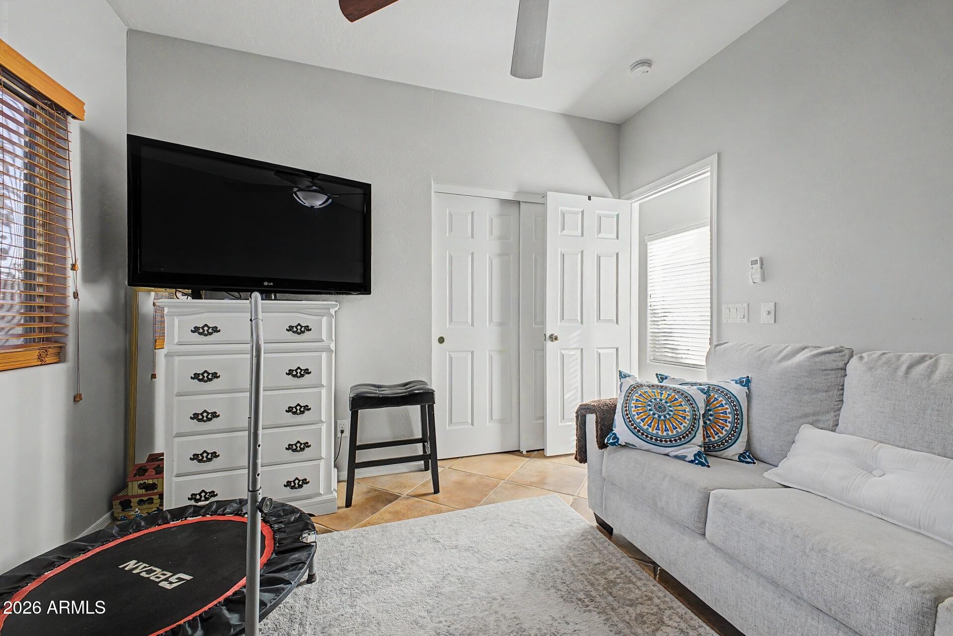 QUEENLAND MANOR - Residential