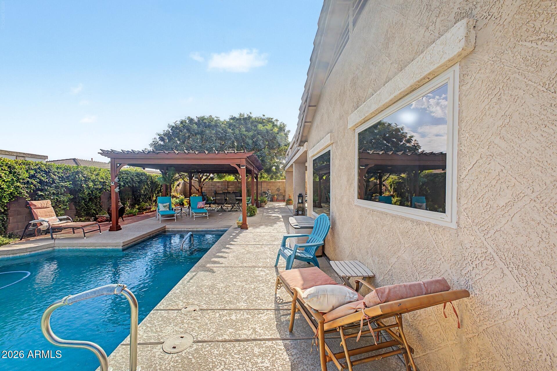 QUEENLAND MANOR - Residential